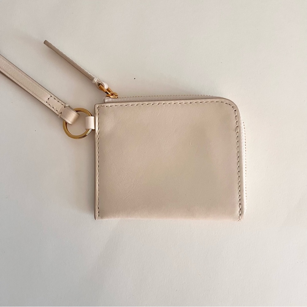 Madewell | NWT
the essential small zip wallet in leather
item np325